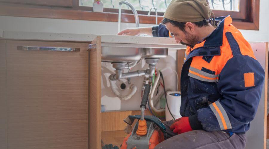 Expert burst pipe repair services in Huddy, KY